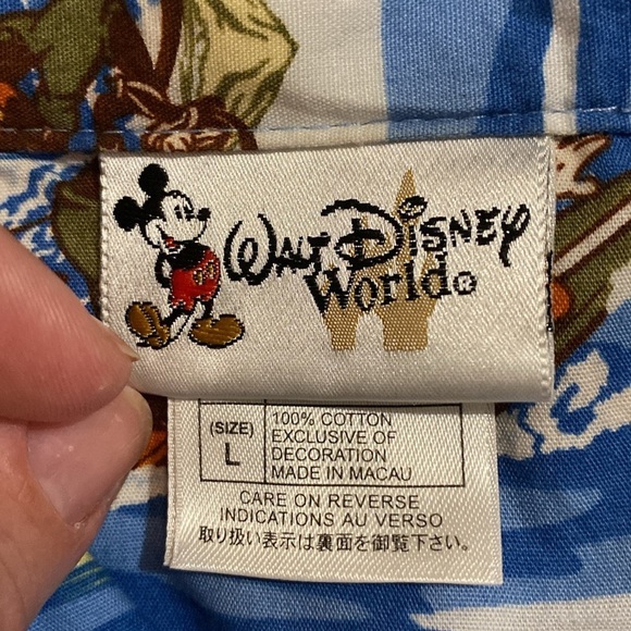 Walt Disney World | Mickey Big Mickahuna Beach & Surf Co | Hawaiian | La… - Picture 9 of 9